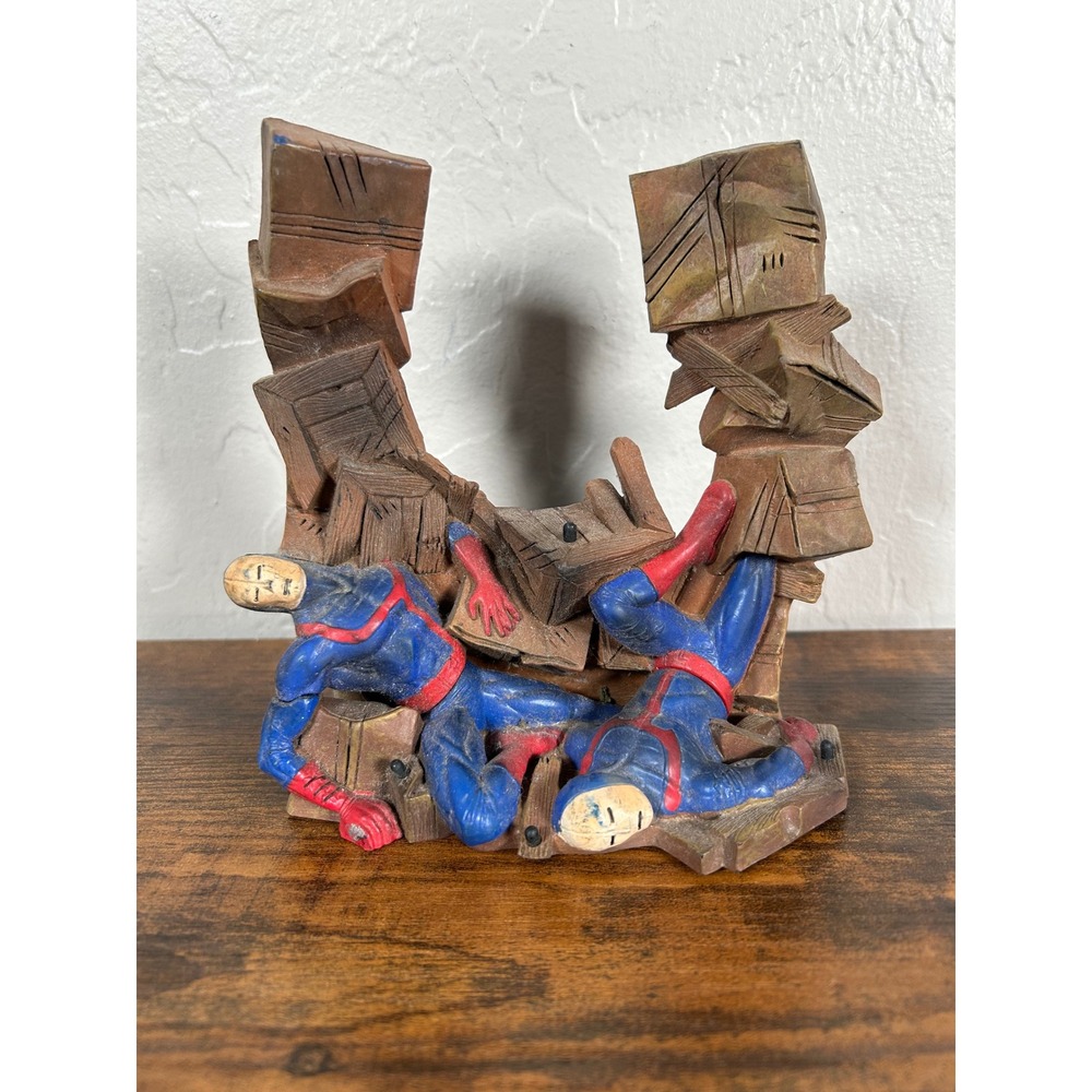 Spider-Man Resin Wall Decor Sculpture Superhero Action‎ Scene Red Blue Brown